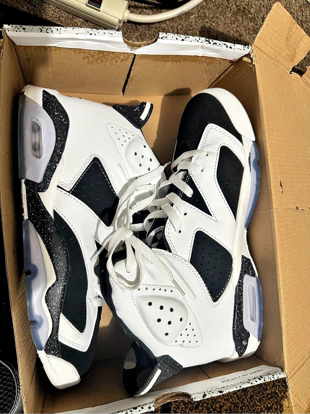 Jordan Air Jordan 6 Retro Sneakers in White & Black US 10